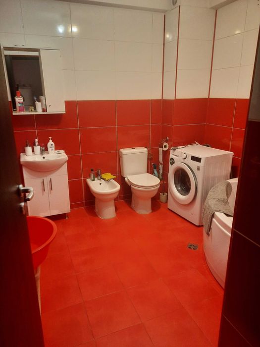 Inchiriez ap 2 cam Militari Residence