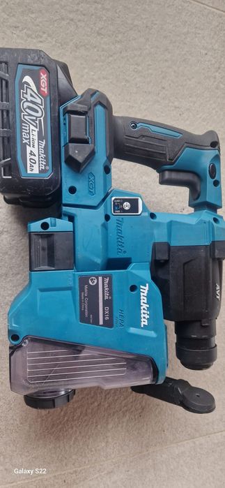 Makita rotopercutor pe acumulator de 40 V