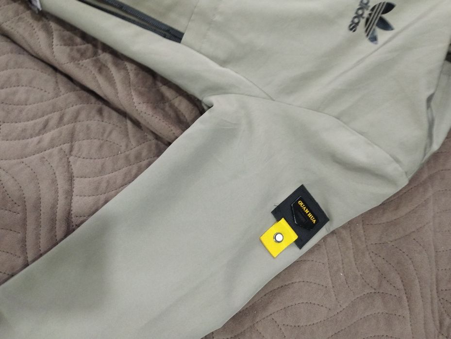 Продам детскую ветровку