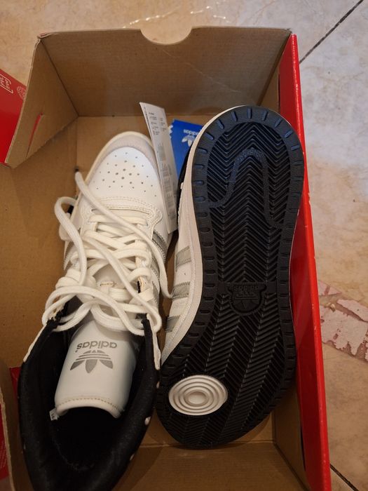 Маратонки,,Адидас'',чисто нови,високи,естествена кожа,номер 38
