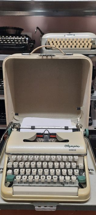 Mașină de scris Olympia Monica impecabilă
