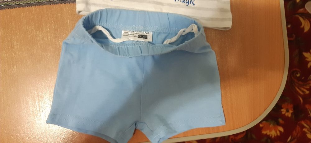 Продаю костюмчик .