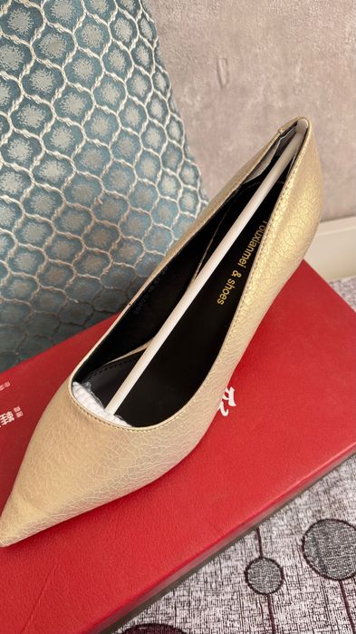 Продам туфли золотистые