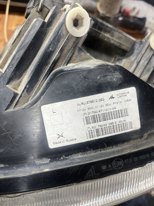 Продам оригинал фара на приору