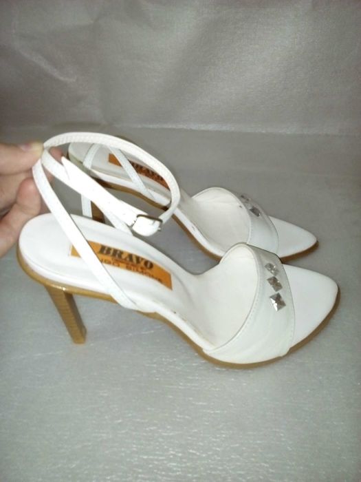 Босоножки женские