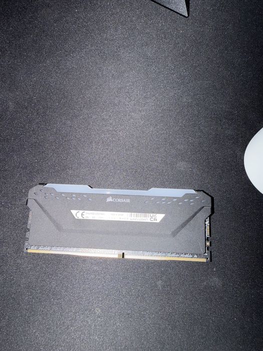 8GB DDR4-3200, Corsair Vengeance RGB Pro
