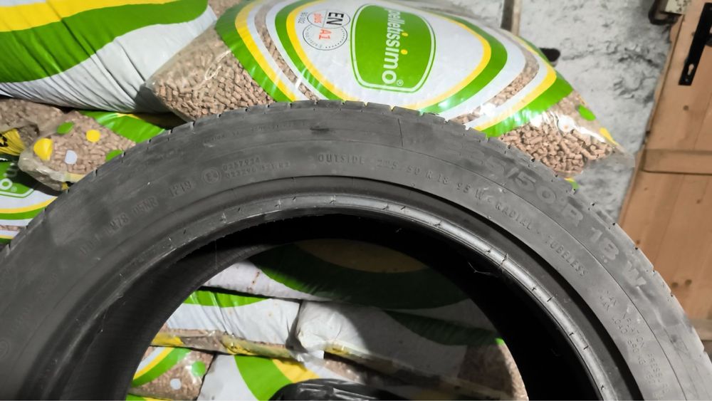 Гуми 225/50 R 18 W континентал, летни, използвани