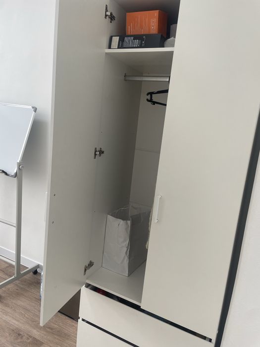 Продаю белый шкаф,состояние отличное