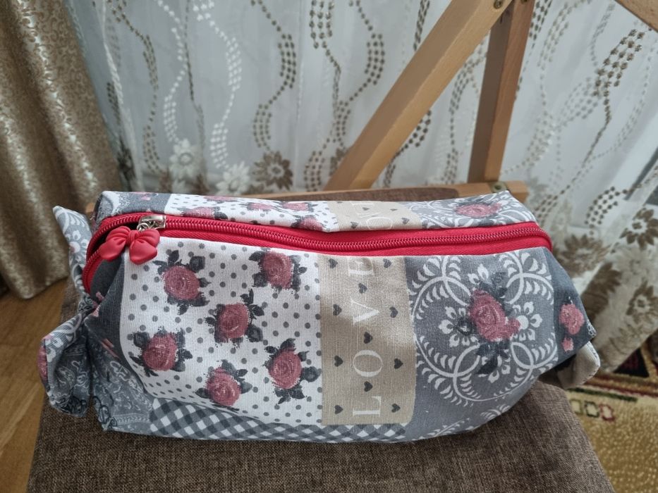 Genți cu inimioare / set genți cosmetice