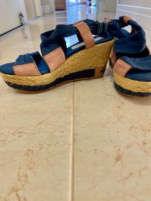 Love Moschino обувки с ток и Napapijri платформи