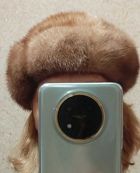 НОВА Дамска шапка от естествена кожа