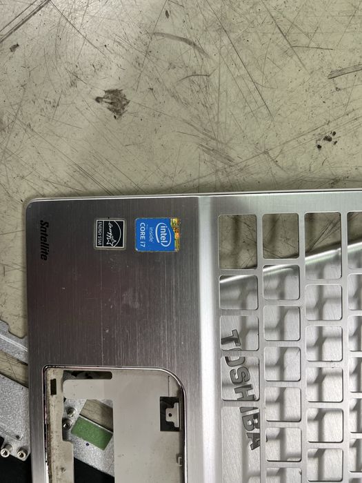 Tosiba satellite p50t -b- 10t procesor i7  16 g rami