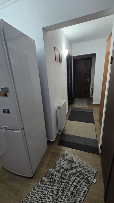 Apartament cu 3 camere de închiriat