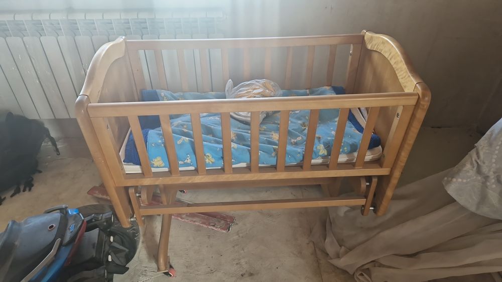 Манеж- маятник. Дерево.