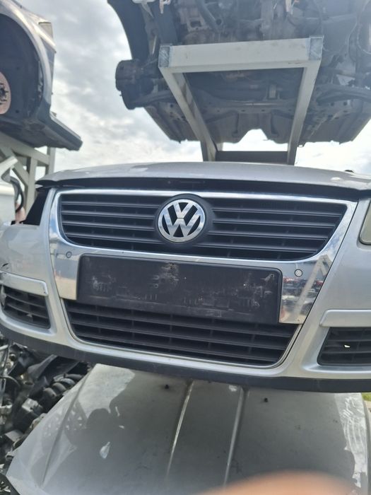 Предна броня с парктроници Vw Passat 6 / Пасат 6
