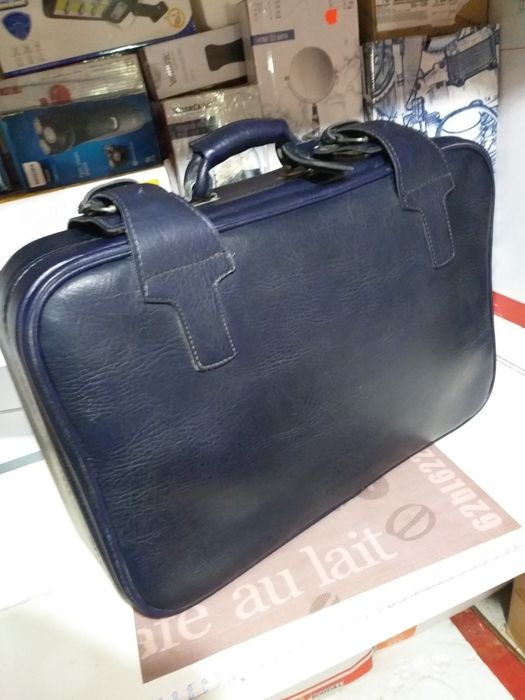 Geamantan Din Piele Groasa Si Rezistent