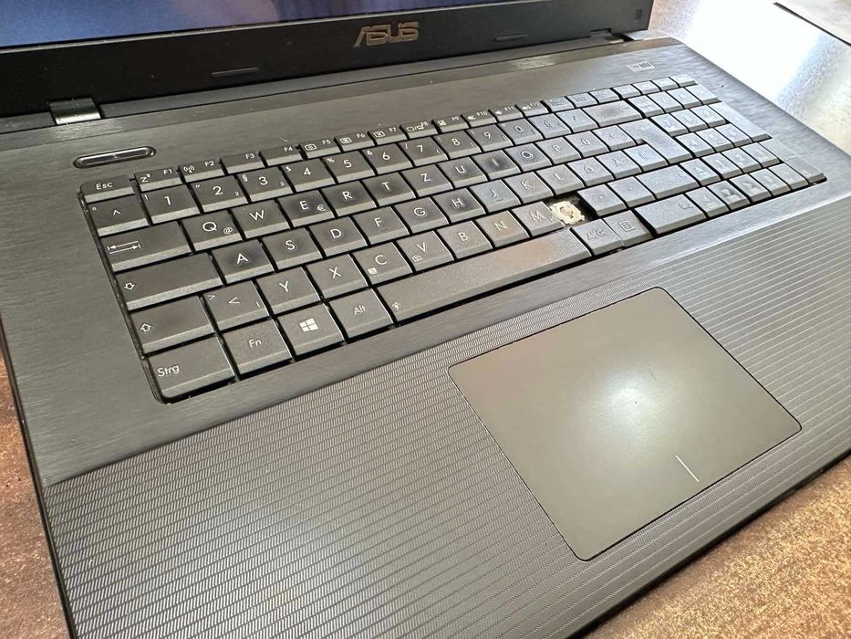 Лаптоп Asus 17", Intel Pentium 2020M, 8gb Ram