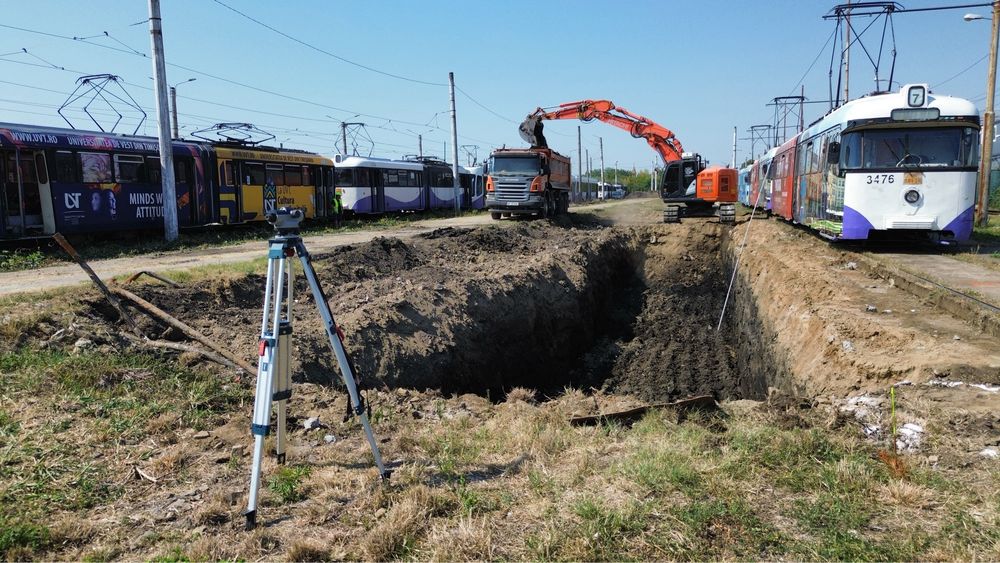 Inchiriez Utilaje/ Excavator/Autogreder/cilindru/8x4/Macara