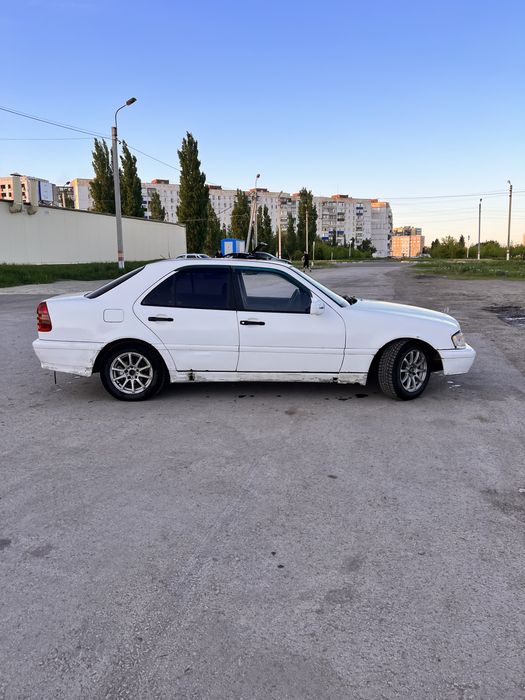 Мерс с 180 на ходу