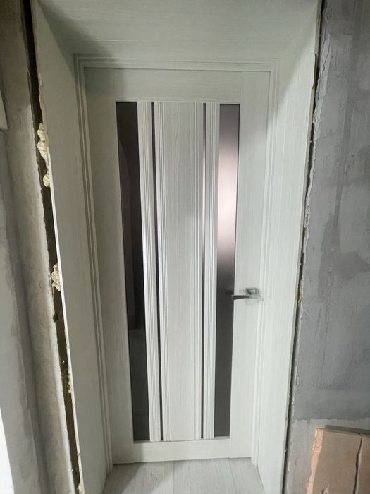 Двери межкомнатные б/у