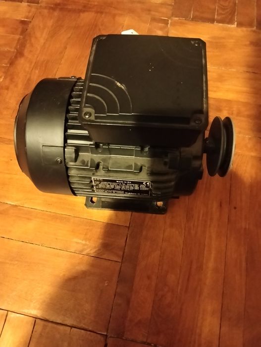 Motor electric trifazat