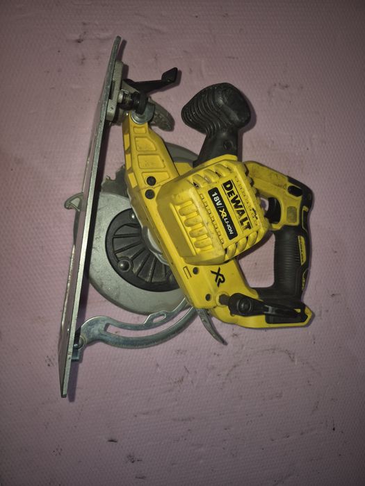 Circular Dewalt DCS 570 18V