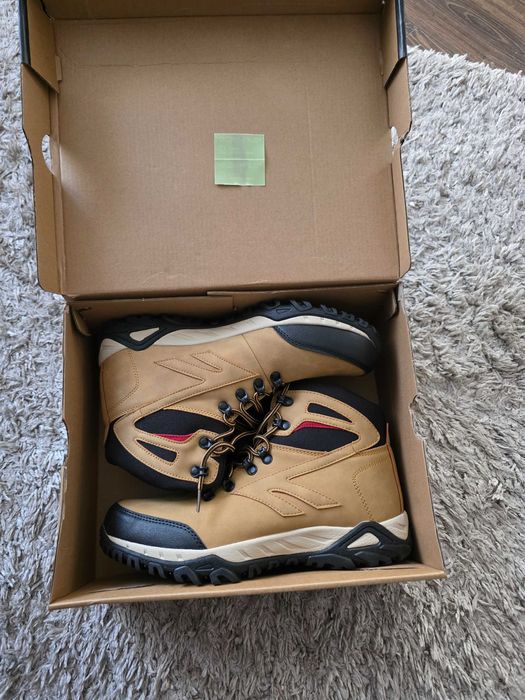 HI-TEC обувки за туризъм