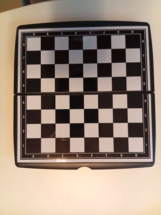 Мини магнитен шах