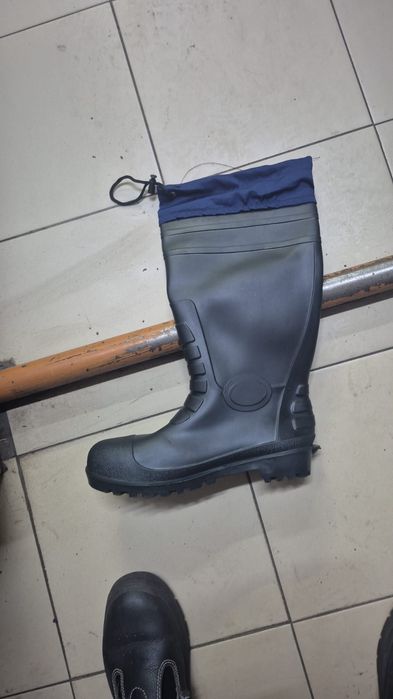 Новые резиновые сапоги
