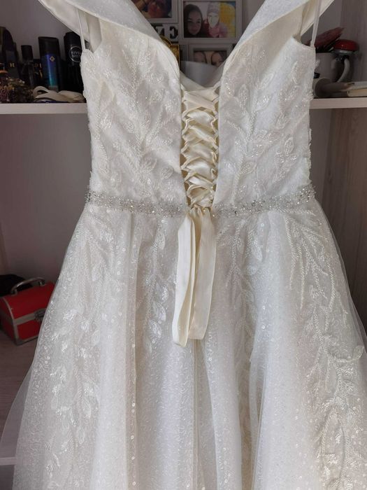 Vand rochie mireasa