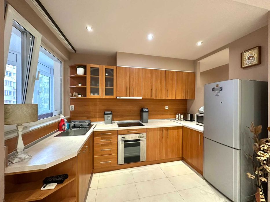 Дава се под наем Тристаен апартамент в Велико Търново, Акация - 80 кв.м за 428.4 € - Снимка #1