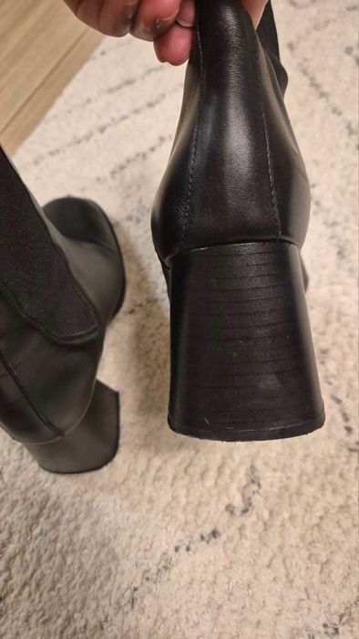 Естествена кожа, Боти MANGO/МАНГО