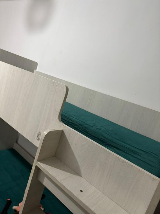 Двухэтажный кровать