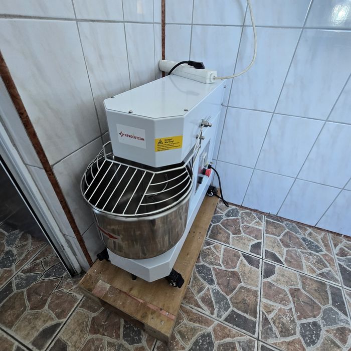 Echipamente Horeca(Frigider,malaxor)