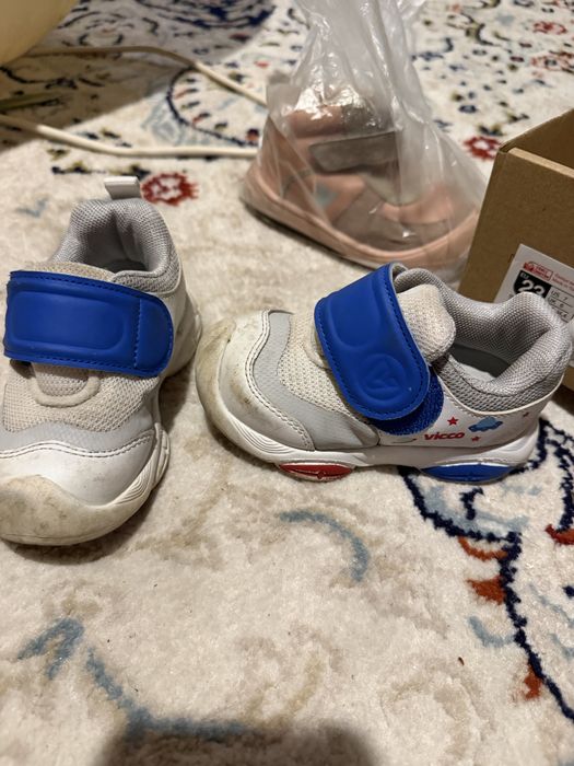 Продам детскую обувь