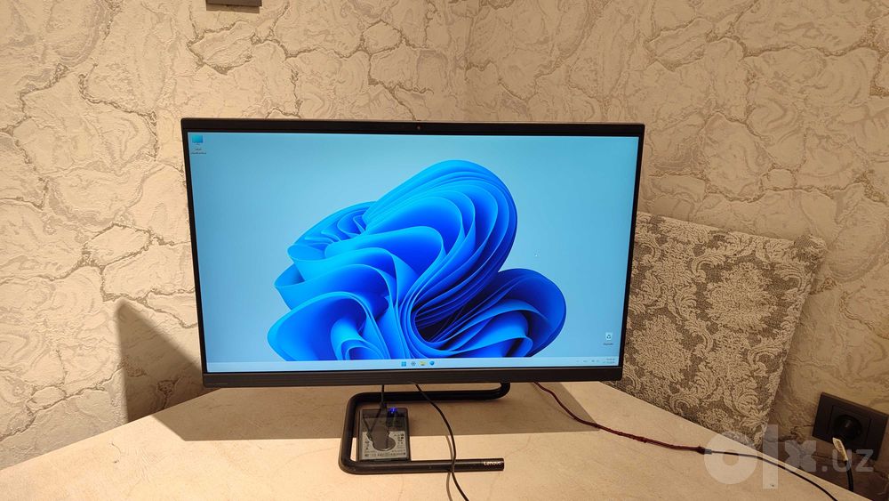 Моноблок Lenovo IdeaCentre i7-10700t. Торг есть