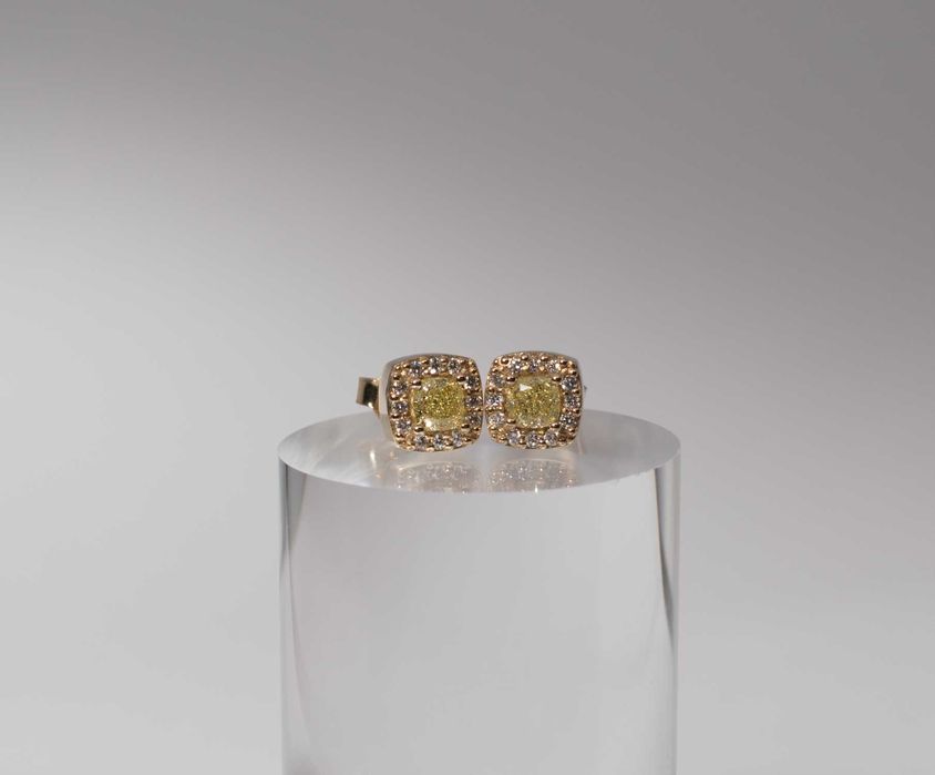 Обеци с жълти естествени диаманти