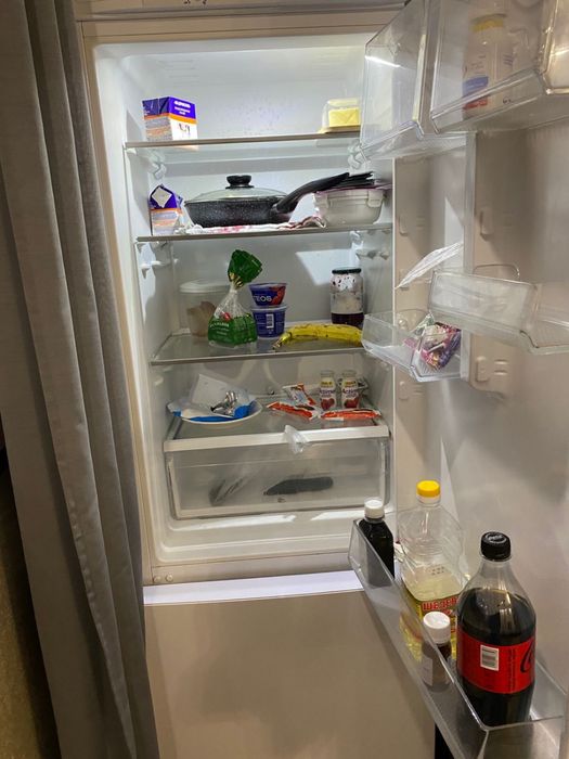 Продам Холодильник Hotpoint