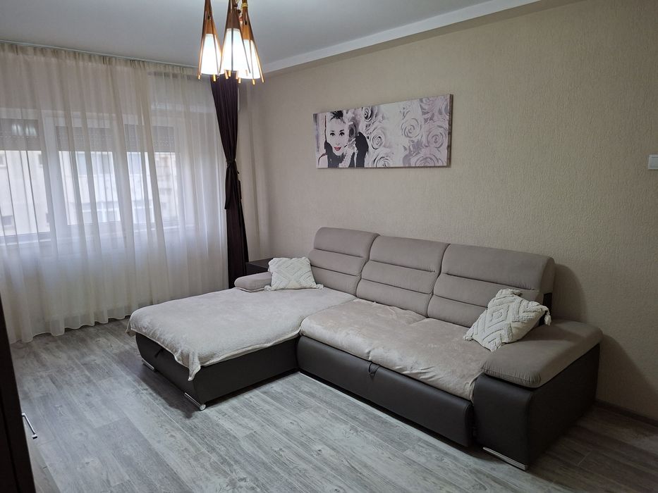 Ofer spre inchiriere apartament cu 2 camere cf.1  decomandat