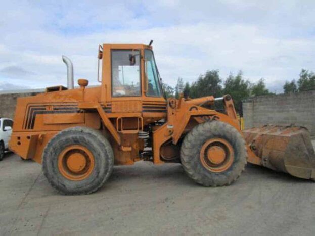 Dezmembrez încărcător frontal Case 621B, 621C, 621D, 721B – piese