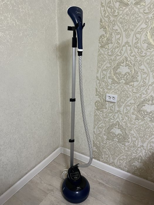 Паровый утюг Midea