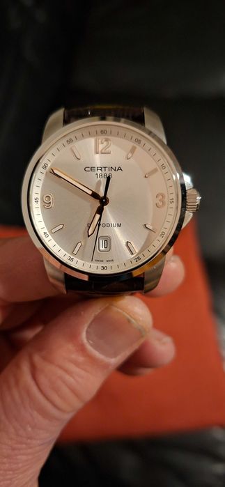 Продавам чисто нов часовник Certina