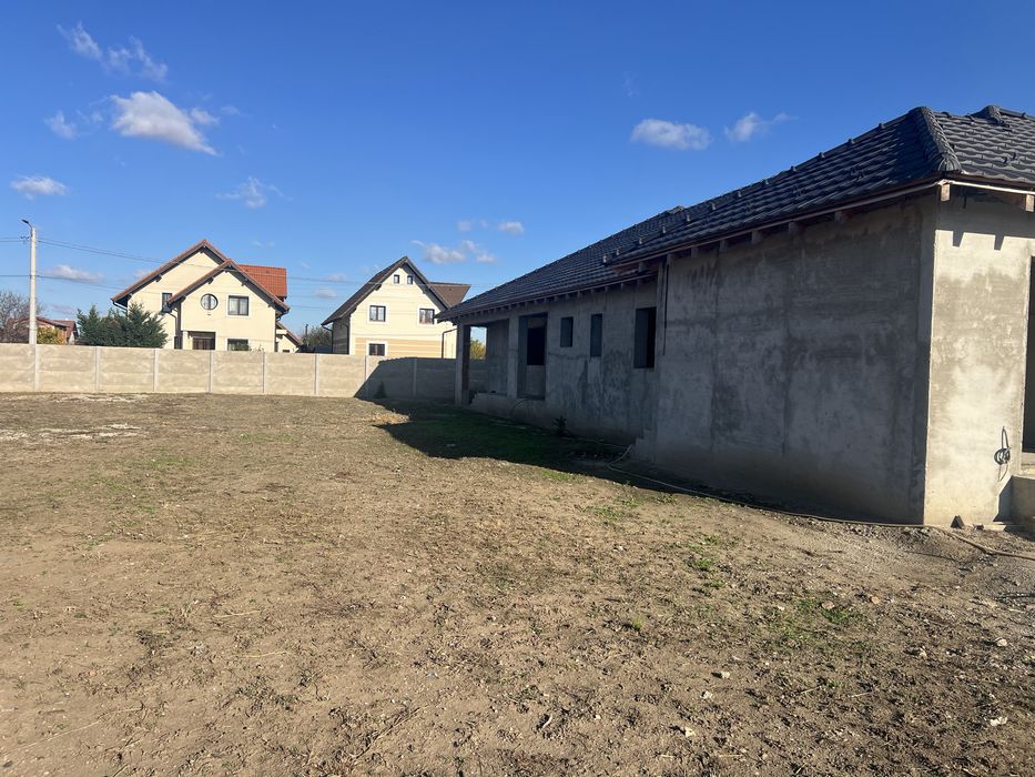 Peciu Nou – Casă individuală pe parter, teren 950 mp, racordată la apă, gaz și curent