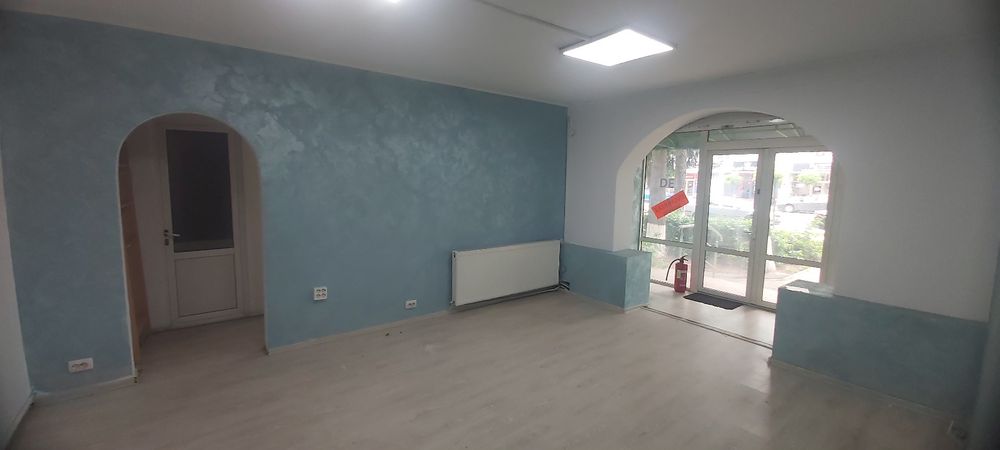Ofer spre inchiriere  spațiu comercial zona centrală