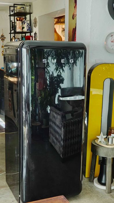 Истински ретро хладилник SMEG в черен цвят