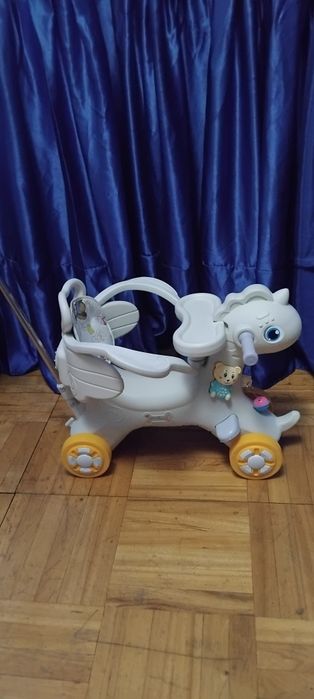 Продам детскую  лошадку.