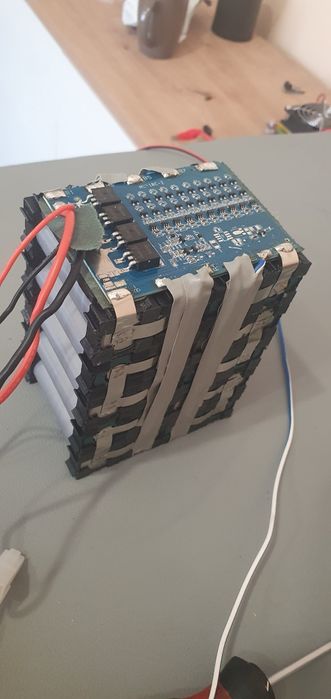 Asamblez baterii li-ion pe comanda