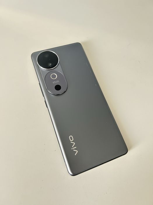Vivo V40 256гб телефон андроид 12+12