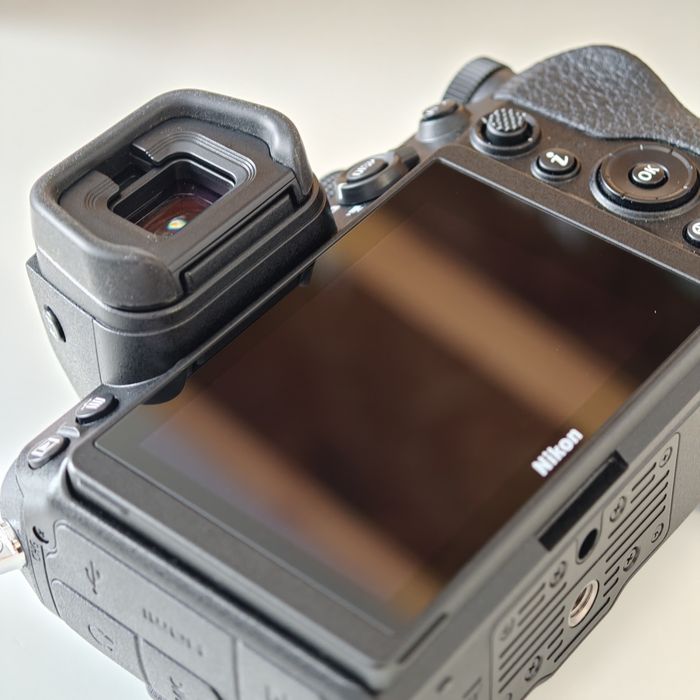 Nikon Z5, 27.000 cadre, stare impecabilă