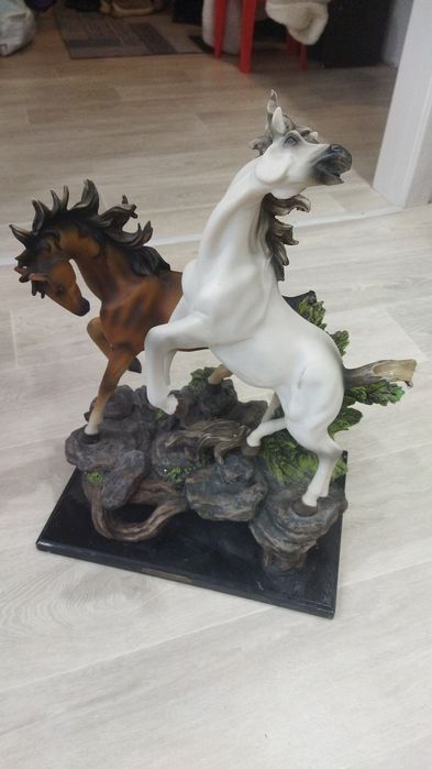 Статуэтка ручной работы. Цена 25000.